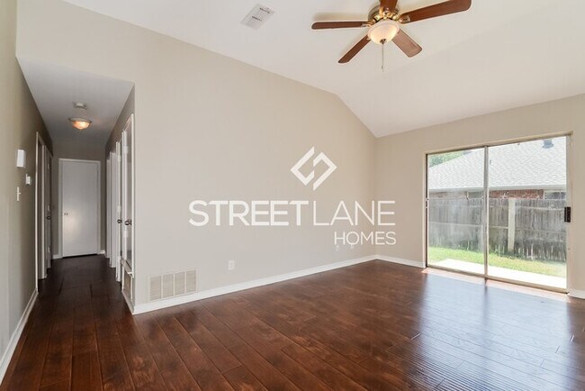 Foto del edificio - Charming 3 Bed 2 Bath Home Ready for Rent!