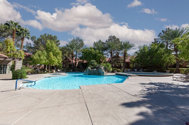 Building Photo - Second story unit overlooking pool in luxury Canyon Gate guard gated community