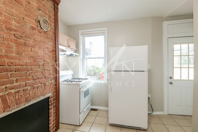 Building Photo - 2BR 1.5BA Home For You