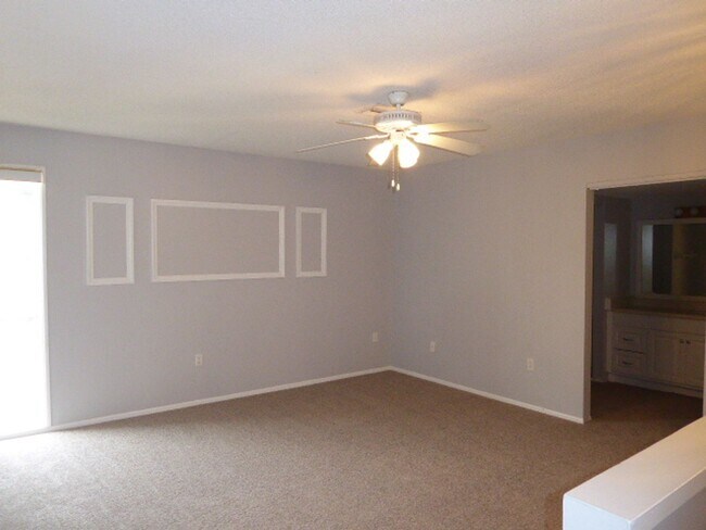 Building Photo - Available now with rent reduced! Sandy Cov...