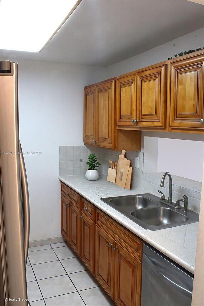 Foto del edificio - 9455 W Flagler St