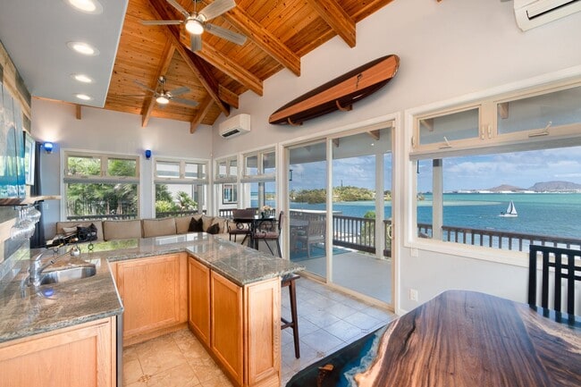 Building Photo - Beautiful 4 bedroom, 3.5 bath waterfront single family property on Kaneohe Bay.