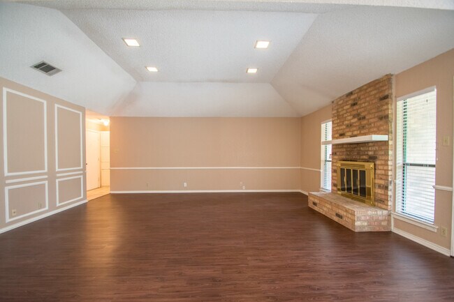 Foto del edificio - Beautifully Crafted 3-2-2 in Fort Worth! N...