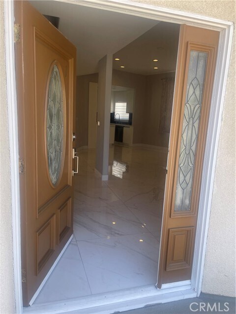 Foto del edificio - 2256 Montrose Ave