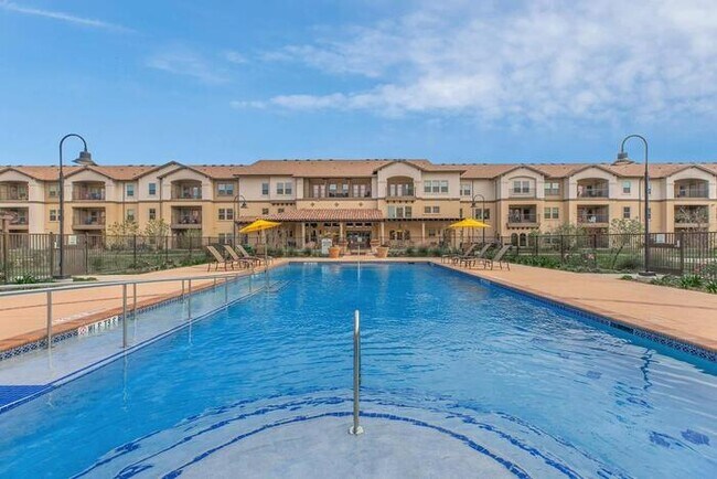 Foto del edificio - 1201 W Harris Rd