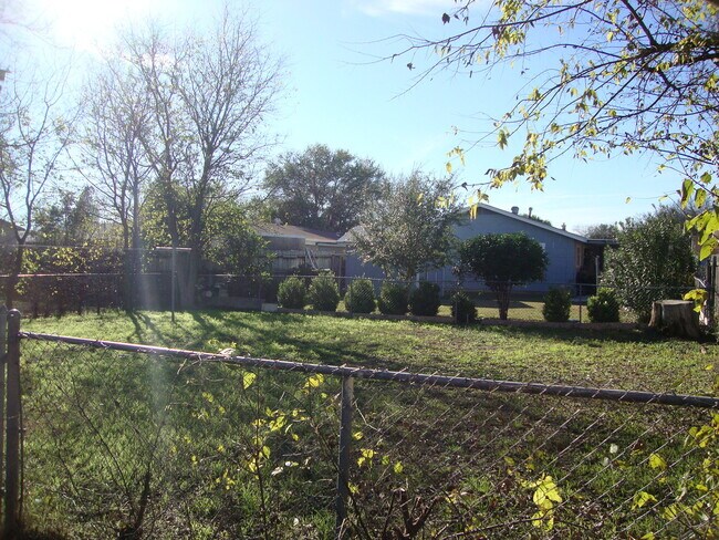 Building Photo - Meadow cliff/ west wood park