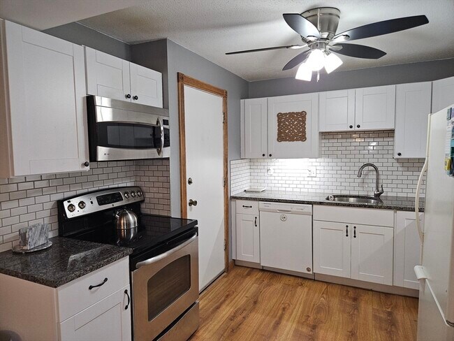 Foto del edificio - 2 Karena Dr