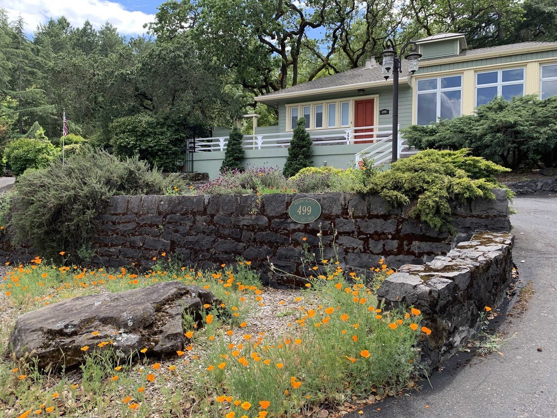 Foto principal - 2 bedroom in Santa Rosa CA 95404