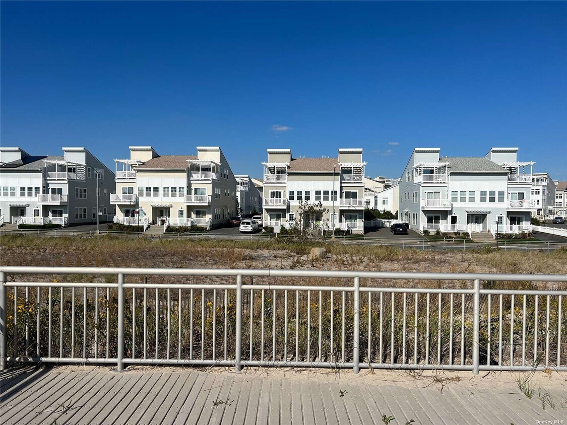 Foto principal - 6510 Beach Front Rd