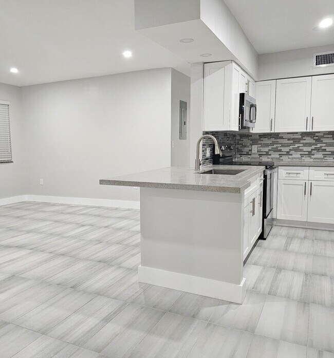 Foto del edificio - 1680 NW 128th St