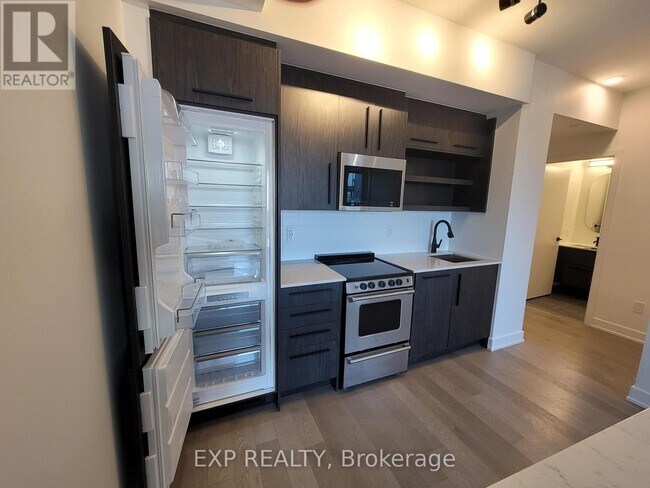 Building Photo - 560 Rideau St