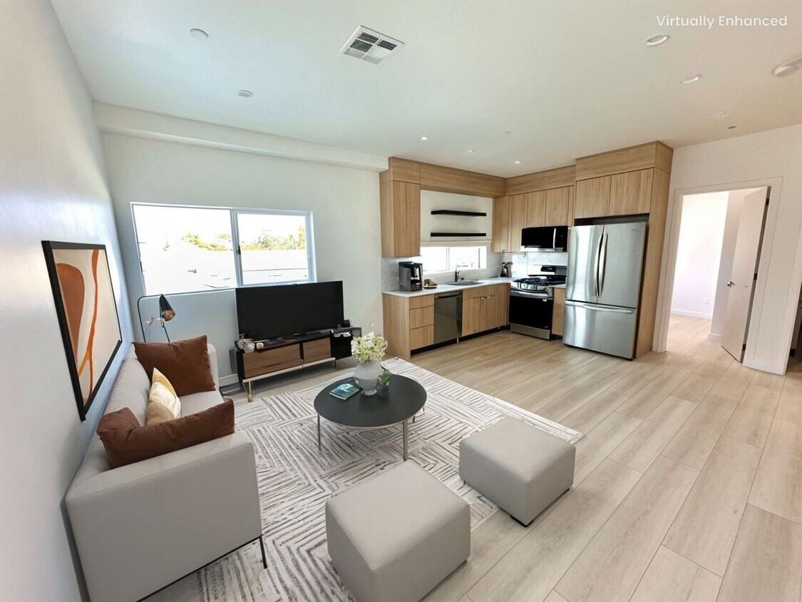 Foto principal - 3-Bedroom, 3-Bath Townhome in Prime North ...