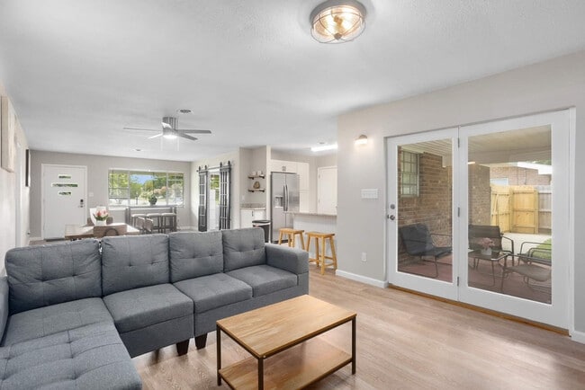 Foto del edificio - 4070 Arbutus Dr