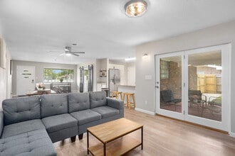 Building Photo - 4070 Arbutus Dr Building Photo - 4070 Arbutus Dr