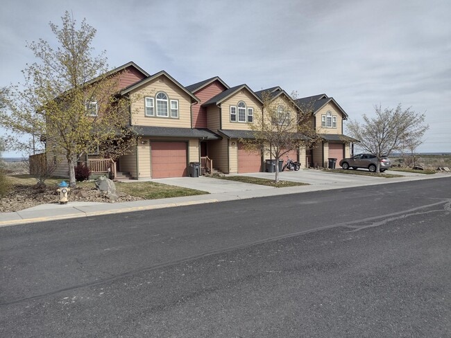 Casas adosadas - 1223 2nd Ave NE