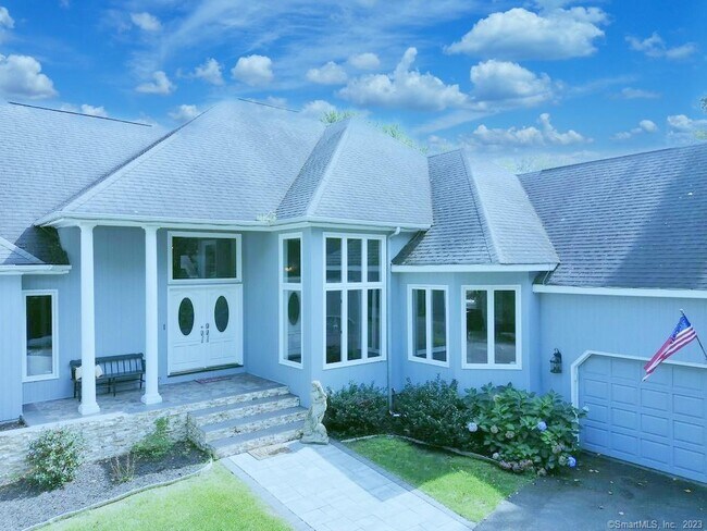 Building Photo - 5 Thompson Ln