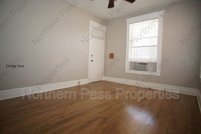 Building Photo - 219 W Rio Grande Ave