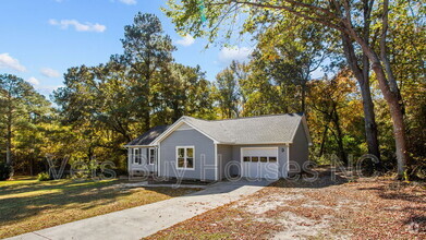 Building Photo - 204 Red Oak Dr