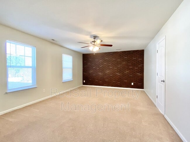 Foto del edificio - 717 Dissdale Ln