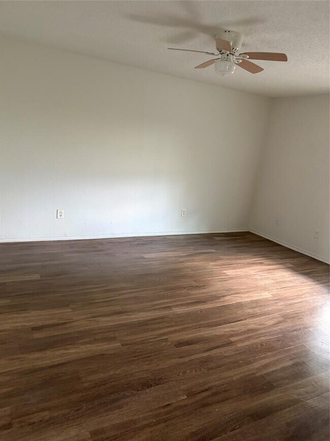 Foto del edificio - 8503 Colony Loop Dr