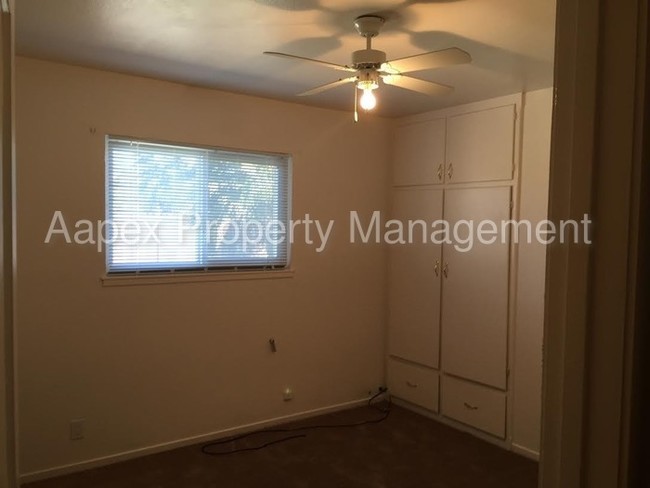 Foto del edificio - 14468 Elm St