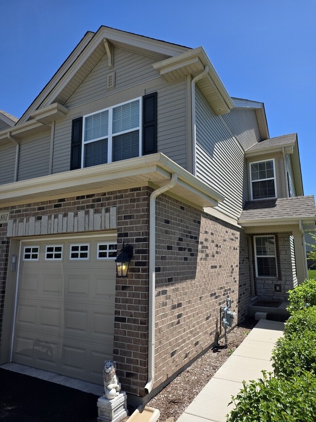 Building Photo - 1801 Turtle Creek Dr