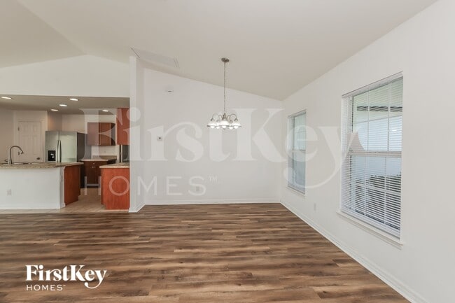 Foto del edificio - 2423 NW 19th Pl