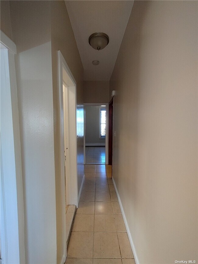 Building Photo - 71 Crystal St