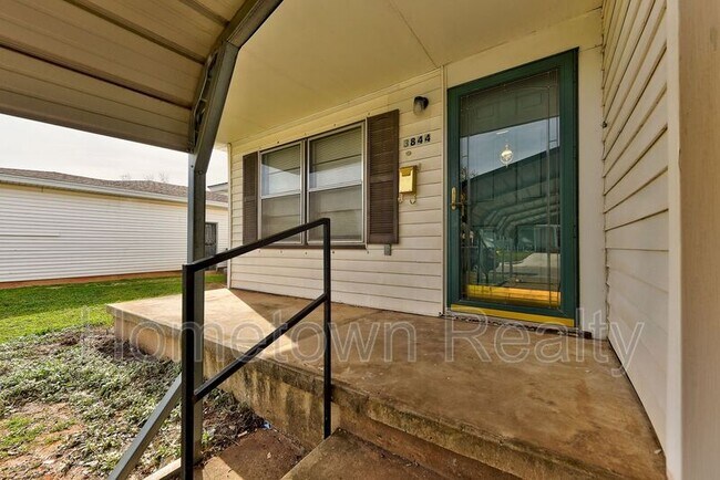Foto del edificio - 3844 SW 37th St