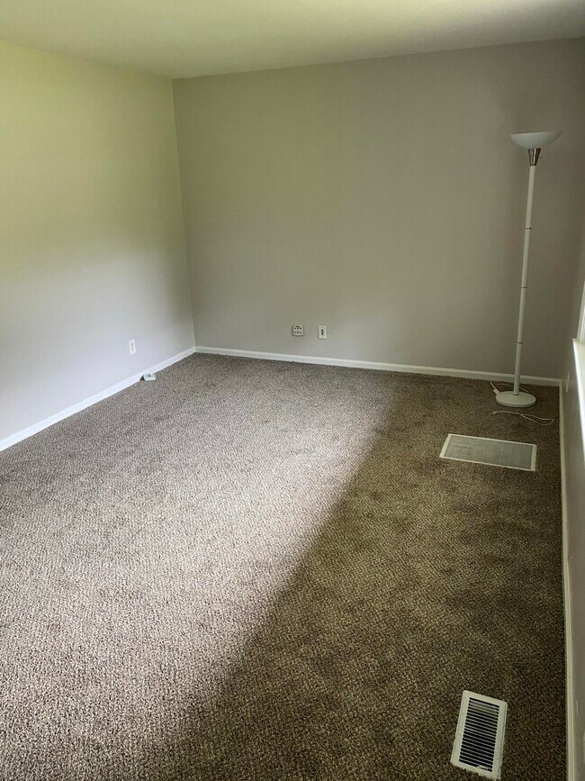 Building Photo - 2220 Vireo Dr