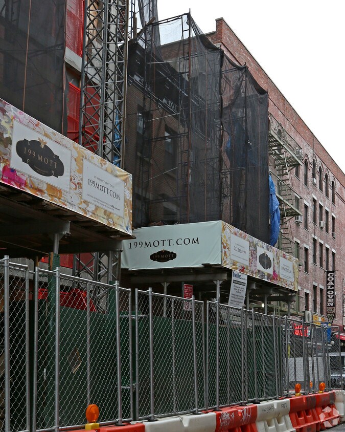 Building Photo - 201 Mott St