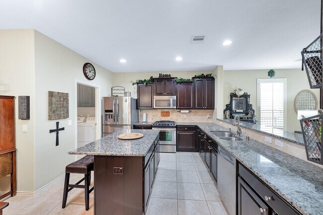 Building Photo - 507 Monterry Oaks Dr