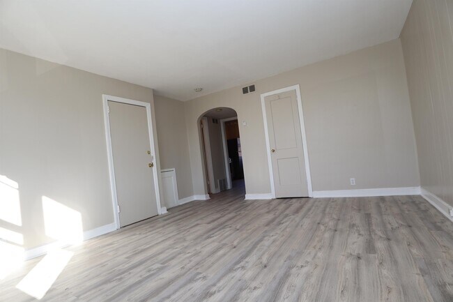 Foto del edificio - 6339 Carnation St