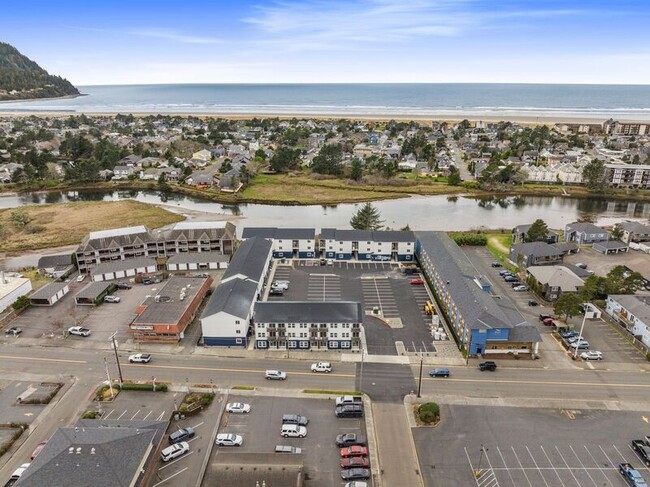 Building Photo - 916 S Holladay Dr