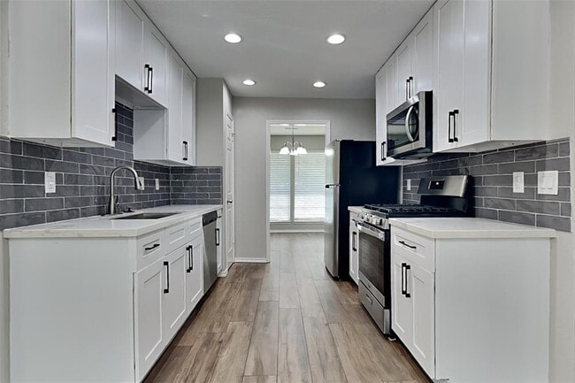 Building Photo - 27 S Brook Pebble Ct