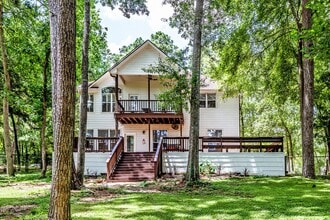 Building Photo - 1801 Camellia Ct