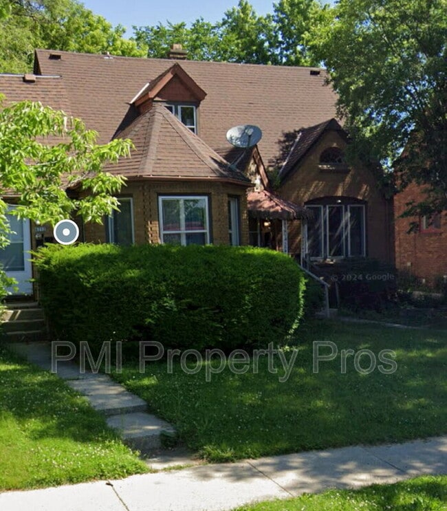 Building Photo - 6712 W Villard Ave