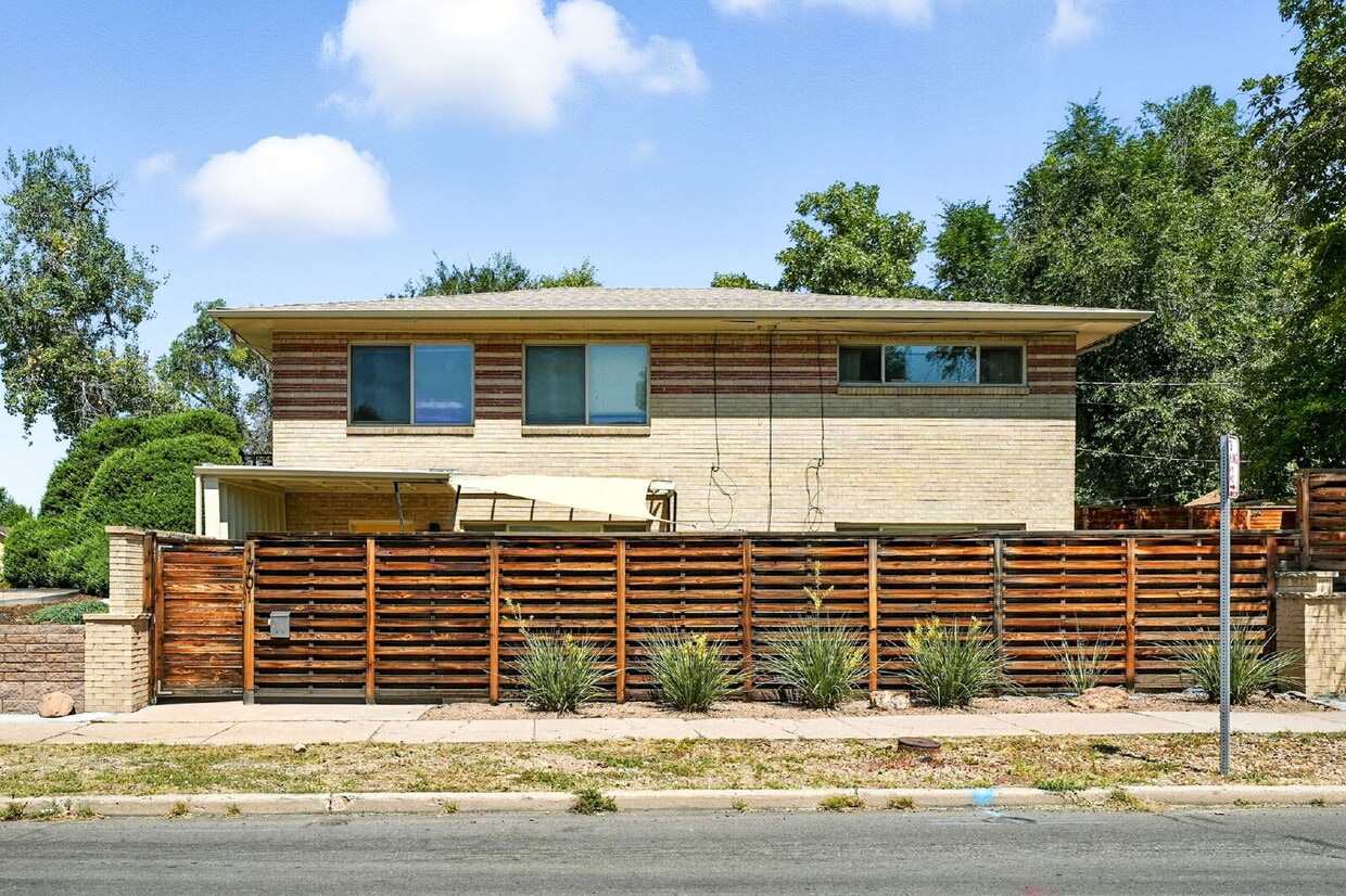 Primary Photo - Great Property in the DU area!