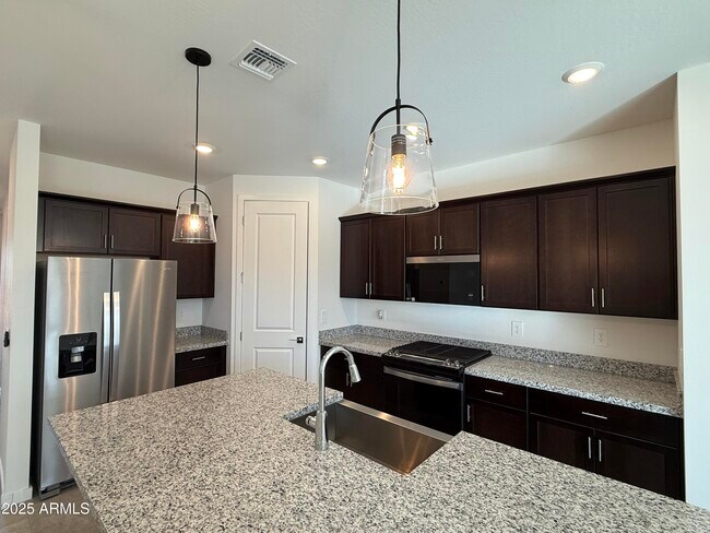 Foto del edificio - 4185 W Yolanda Ln