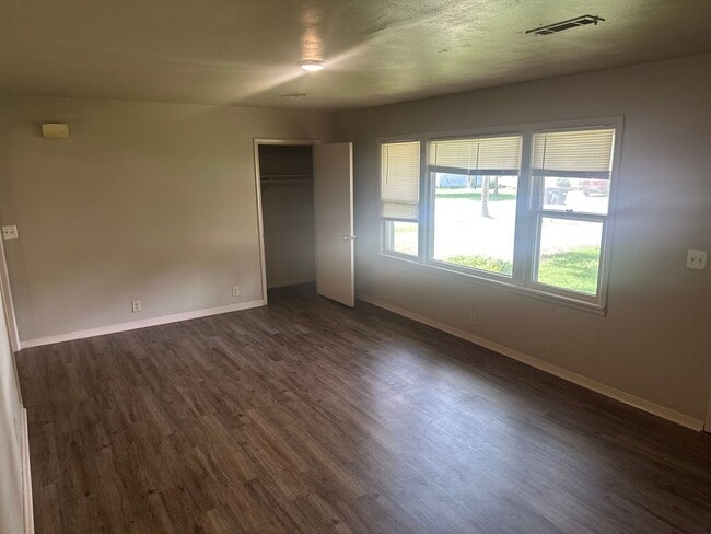 Foto del edificio - 1007 Mayes Ave