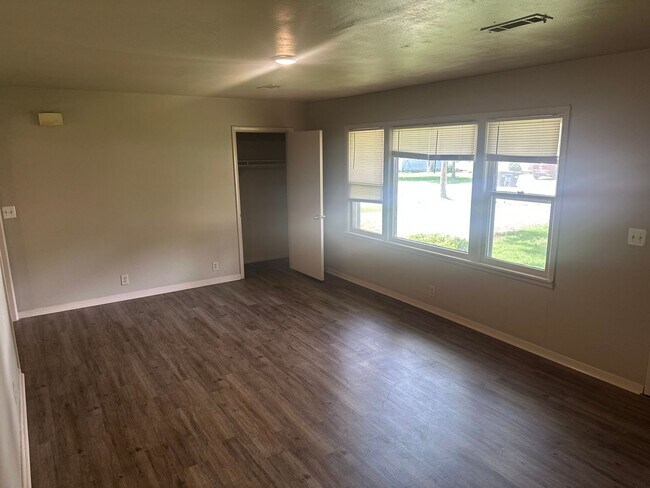 Foto del edificio - 3-Bed, 2-Bath Springdale Home with Split F...