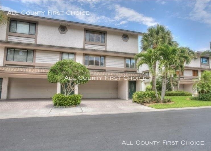 Pristine 3 Story Clearwater Beach Townhome! Townhouse for Rent in