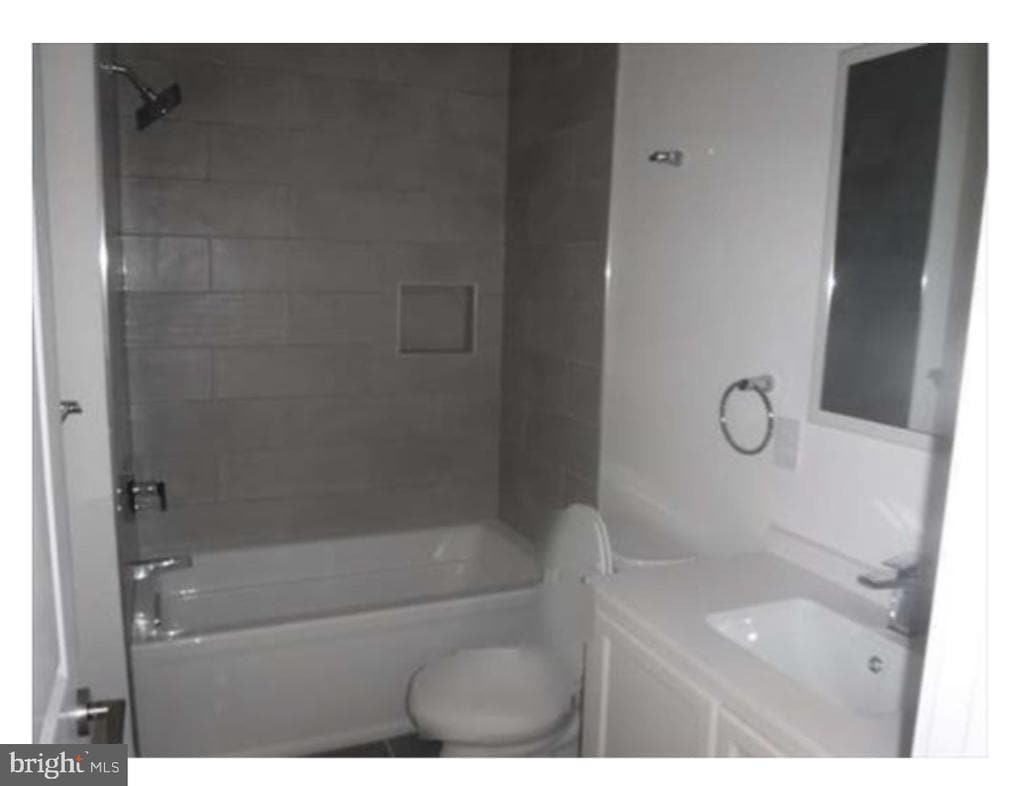 Primary Photo - 2452 Federal St