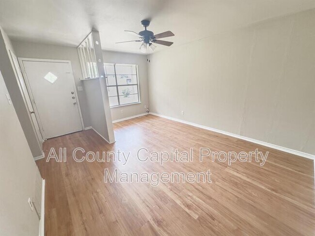 Foto del edificio - 802 E Irvin Ave