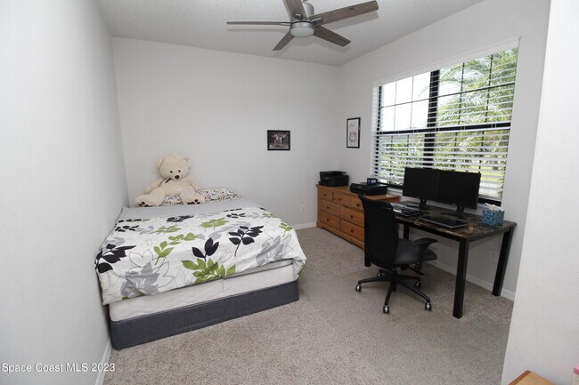 Foto del edificio - 3039 Burghley Park Way