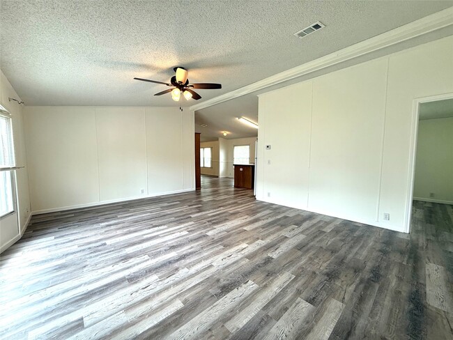 Building Photo - 833 Algoa-Friendswood Rd