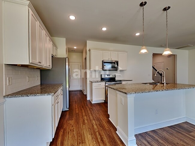 Building Photo - 525 Lateleaf Dr