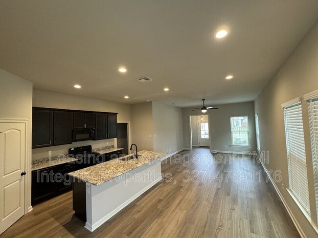 Building Photo - 112 Segovia Wy