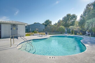 Building Photo - 2741 Bay Club Dr