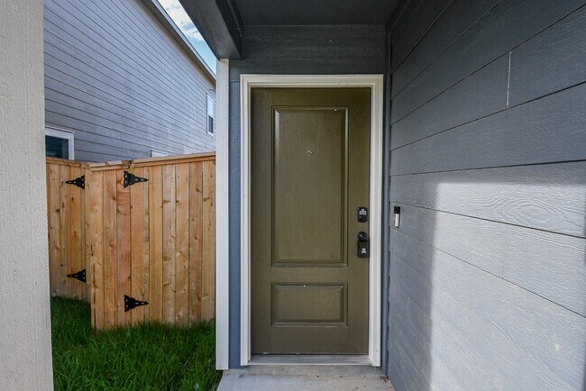 Building Photo - 21430 Carosella Dr